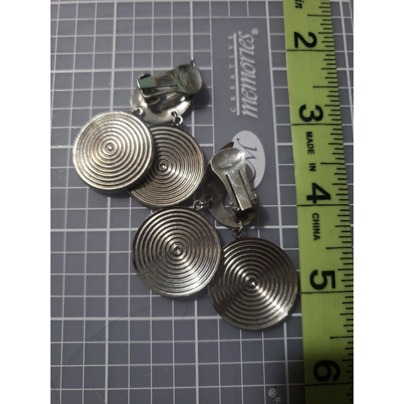 Vintage 1980s Silver Spiral Disc Dangle Clip On Earrings - Picture 3 of 3